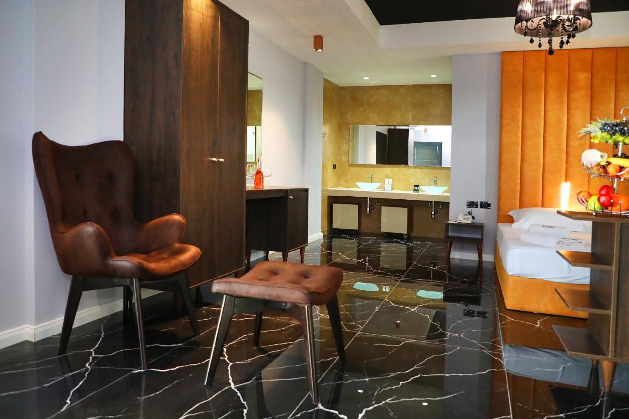 A&G Hotel Radhimë المظهر الخارجي الصورة